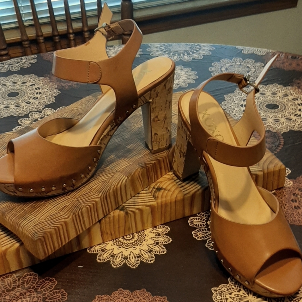 Xoxo tan heels